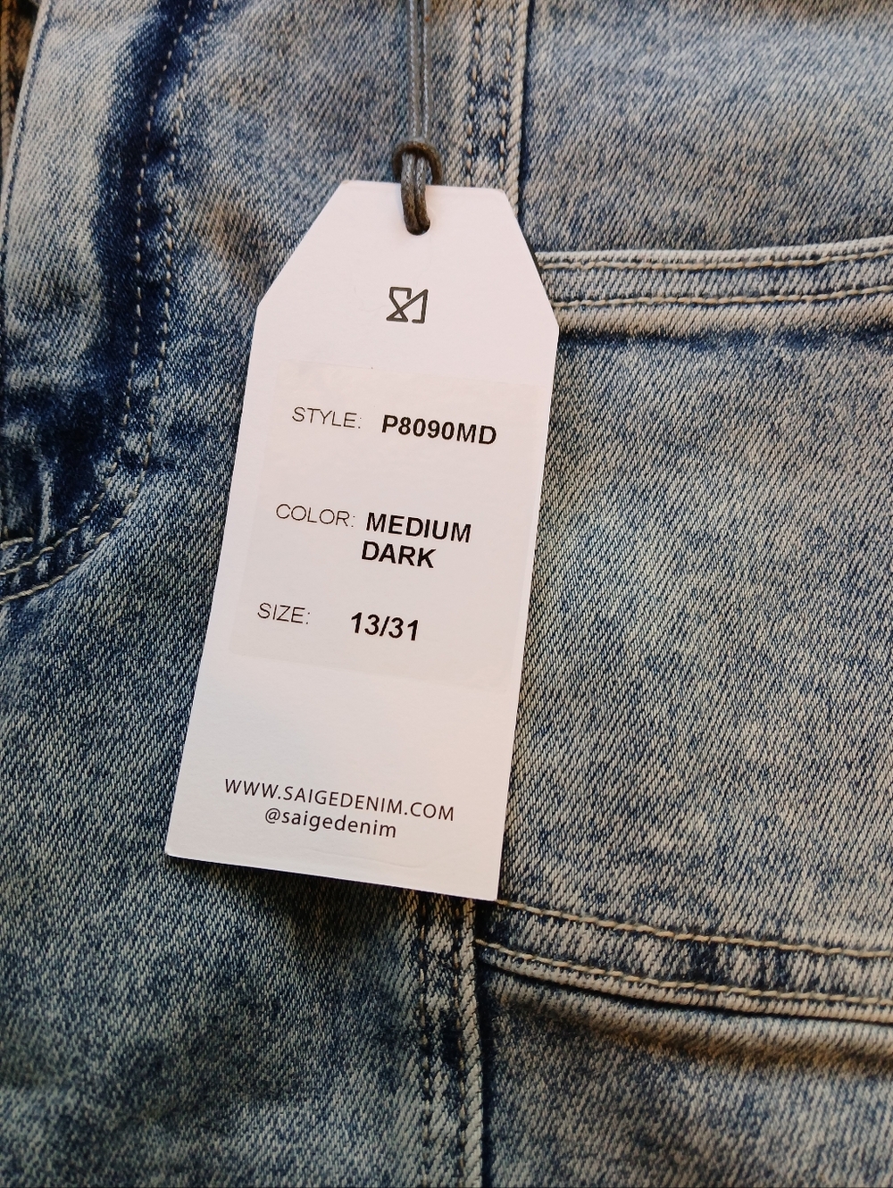 Womens NWT Medium/Dark Washed Denim Flare Jeans Size 13/31 - Picture 3 of 6